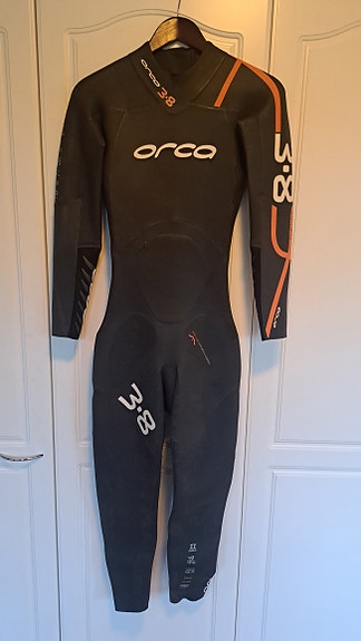 Orca 3.8 märkäpuku. koko 7