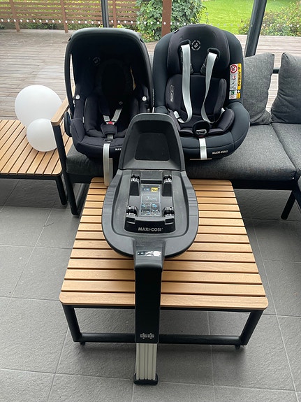 Maxi Cosi Rock turvakaukalo + familyfix 3 telakka + Pearl pro 2 turvaistuin