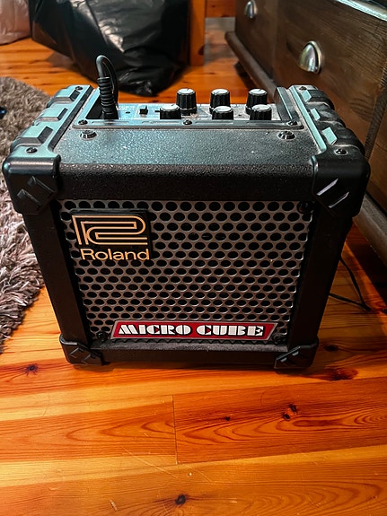 Roland Micro Cube -kitaravahvistin