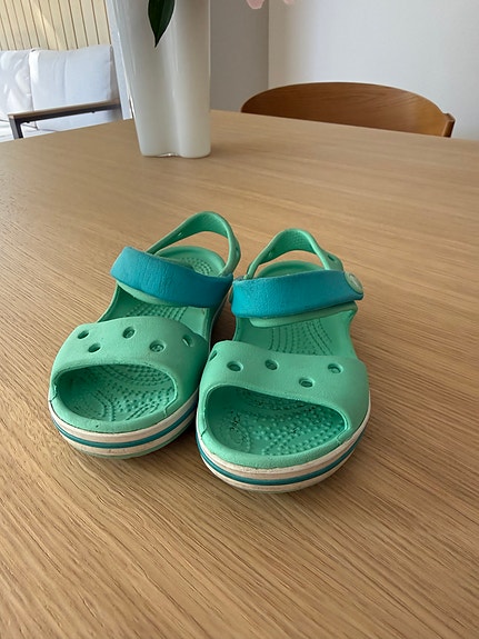 Crocs sandaalit