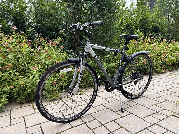 Trek 7100 hybridi L-koko (20”) – Projektiksi / Korjattavaksi (+ Nastarenkaat!)