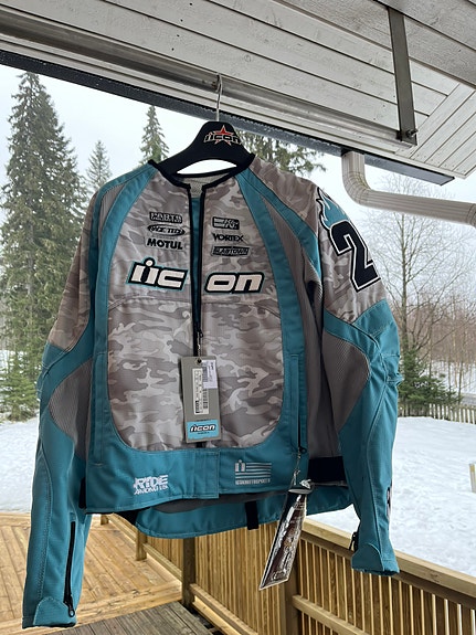 Icon ajotakki naisille