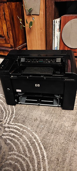 HP LaserJet P1606dn - mustavalkolasertulostin
