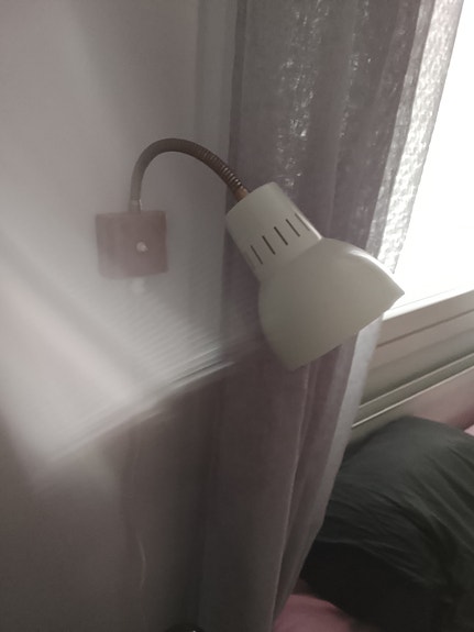 Vanha seinävalaisin