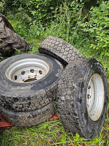 Myydään kuorma-auton renkaat 4kpl