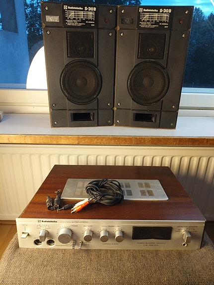 Radiotehnika U-101 Vahvistin, S-30B Kaiuttimet. Vintage hifi
& S-30B kaiuttimet