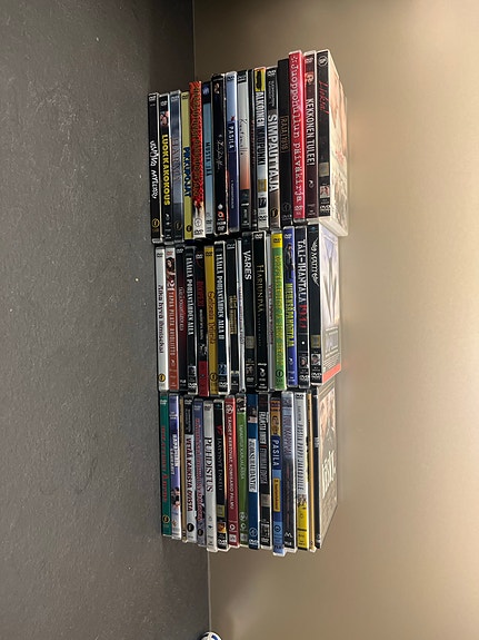 Kotimaisia DVD elokuvia sett