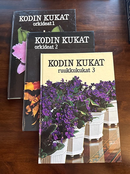 Kodin kukat -kirjasarja 1–3