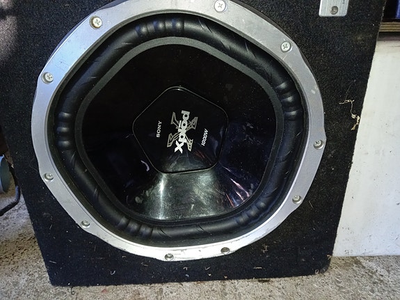 Sony subwoofer 12 " kotelolla