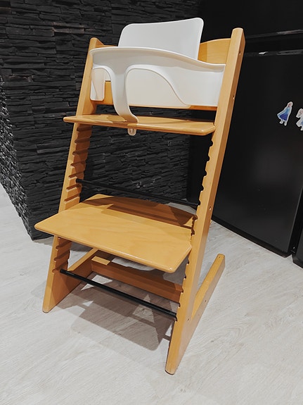 Stokke Tripp Trapp syöttötuoli babysetillä