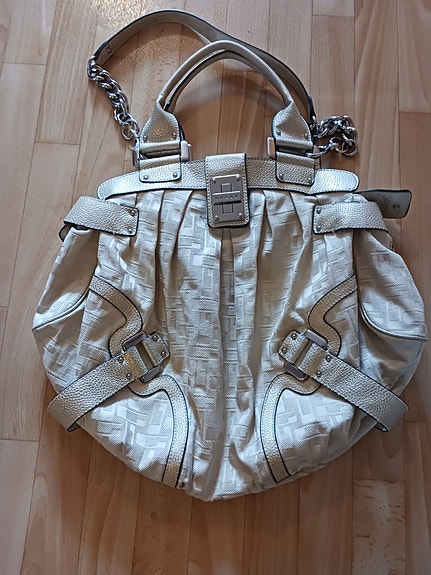 Guess laukku