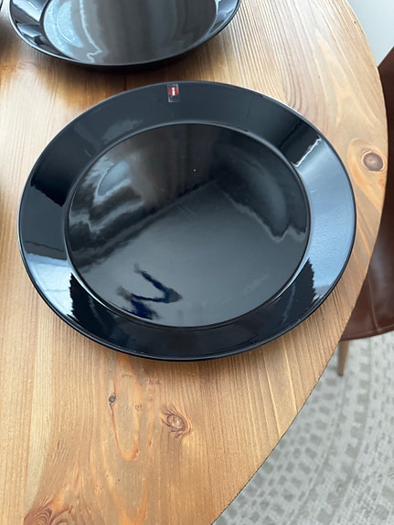 Iittala musta lautanen