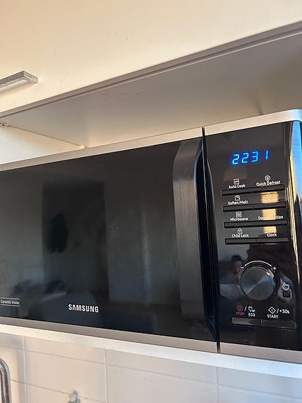 Samsung mikroaaltouuni 23 L – Erinomainen kunto – Musta/Hopea