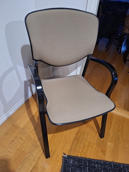 Hyväkuntoiset toimistotuolit ( virasto)