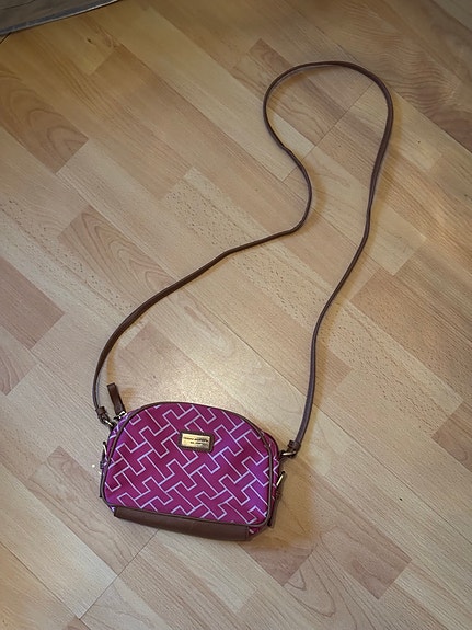 Tommy Hilfiger laukku