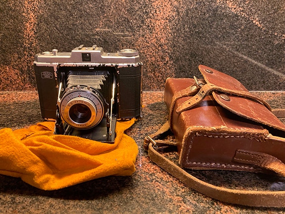 Zeiss Ikon Nettar -taittokamera 1950-luvulta
