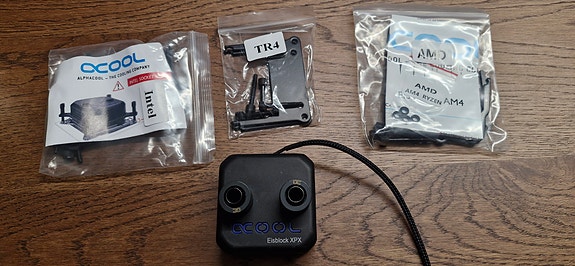 Alphacool Eisblock XPX CPU-vesiblökki + kiinnikkeet (Intel / AM4 / TR4)