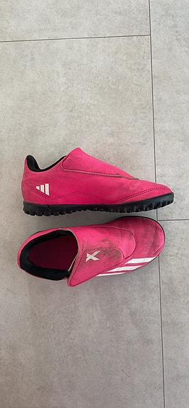 Adidas jalkapallokengät