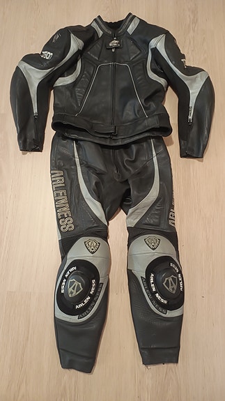 Arlen Ness Torsion 2-osainen nahkapuku 56
