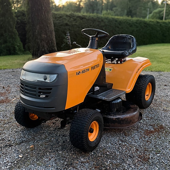 VARATTUHydrostaatti ajoleikkuri Partner 12-107H