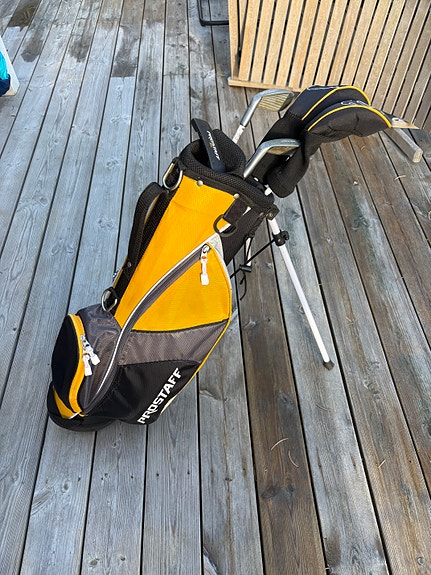 Wilson Prostaff junior-golfsetti bägin kanssa