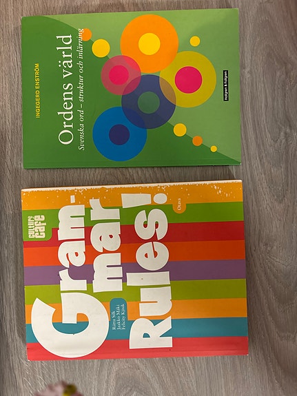 Ordens värld ja Grammar Rules - kielten oppikirjat