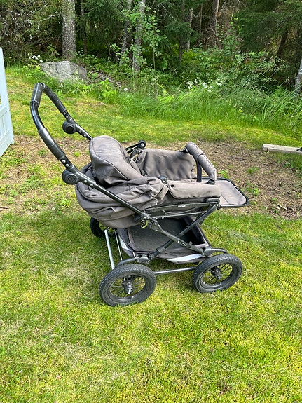BRIO lastenvaunut ilmakumirenkailla joista kaksi tyhjänä.
