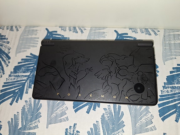 Nintendo DSi Pokémon Reshiram- ja Zekrom