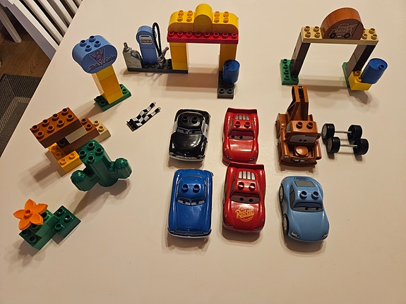 LEGO DUPLO Disney Cars autot ja rakennuspalikat
