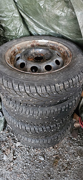 Nastarenkaat 175/65 R14 peltivanteilla