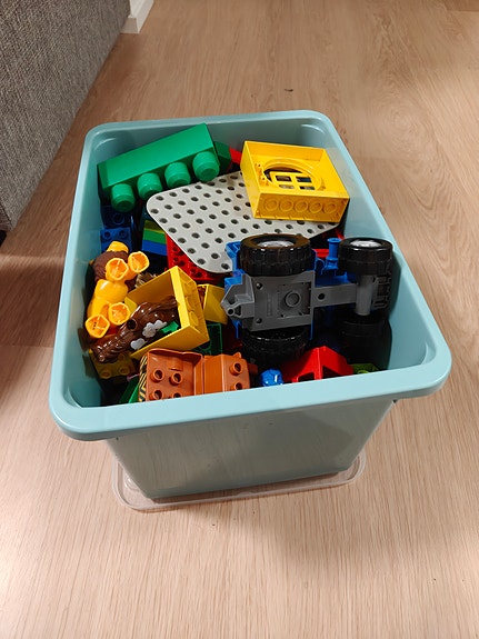 Iso laatikko lego duploja