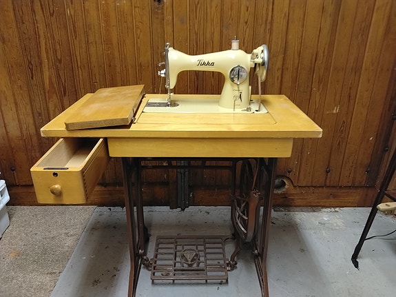 Tikka poljettava ompelukone 1950-luku