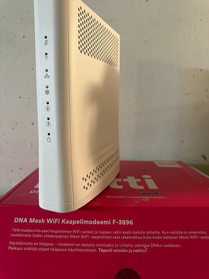 DNA Sagemcom F-3896 WiFi kaapelimodeemi