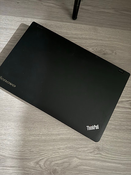 Lenovo ThinkPad Edge kannettava tietokone musta