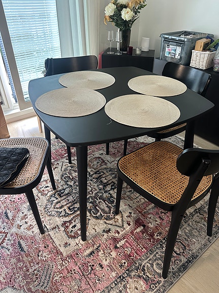 Ikea pöytä