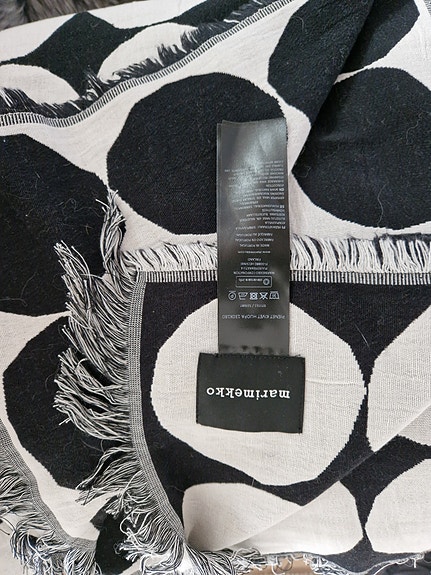 Marimekko pienet kivet torkkupeitto