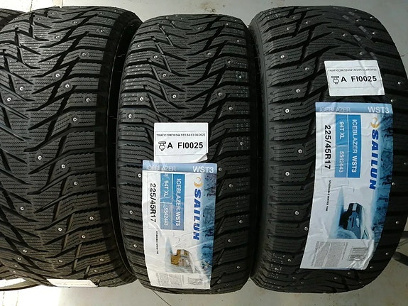 Uudet 225/45R17 nastarenkaat sis työt