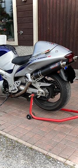 Suzuki hayabusa Devil pakoputkisto ja kaksi äänenvaimenninta.