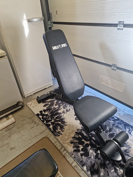 säädettävä vinopenkki musta kantavuus 400kg