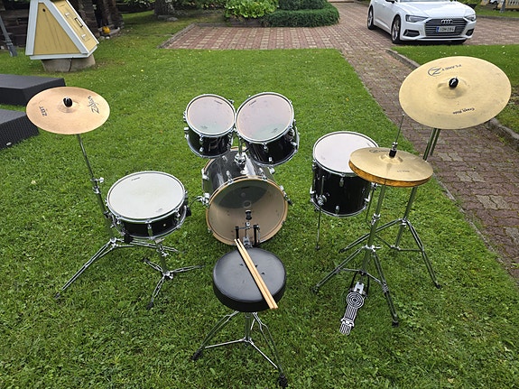 Sonor rumpusetti symbaaleilla