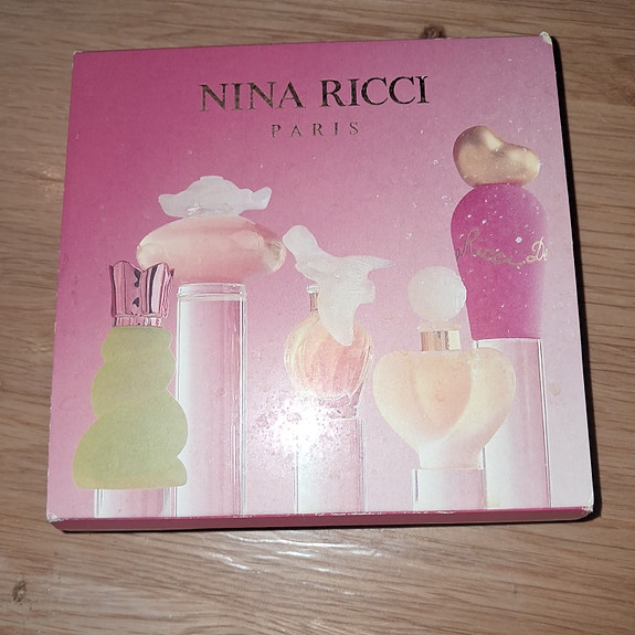 Nina Ricci vintage minituoksuja