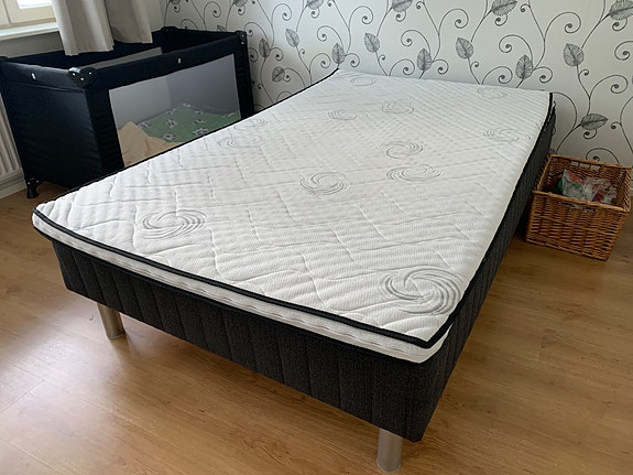 120cm runkopatjasänky+jalat+petauspatja