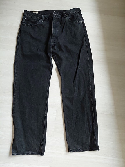 Leviksen farkut nro. 555 (relaxed straight)