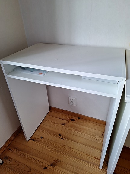 Ikea Torald pieni työpöytä
