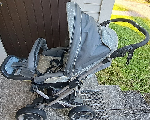 Teutonia harmaat yhdistelmävaunut kuomulla