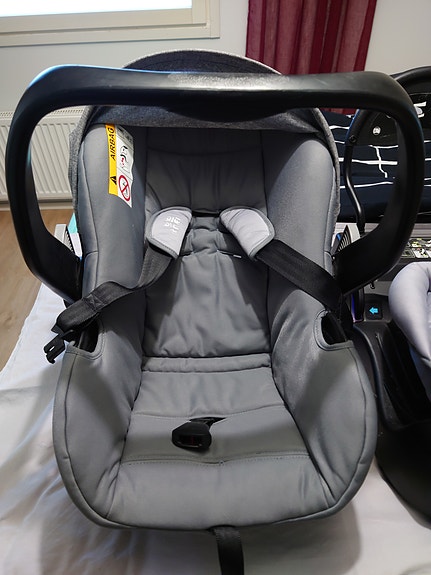 BRITAX RÖMER PRIMO -turvakaukalo, 0–13 kg, Elephant Grey ja kaksi telakkaa