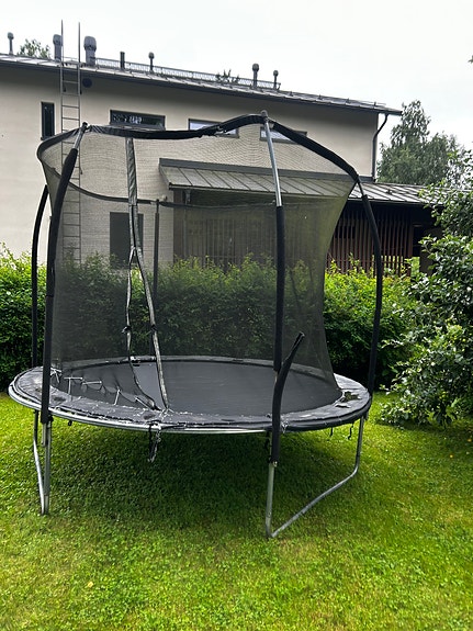 Annetaan trampoliini