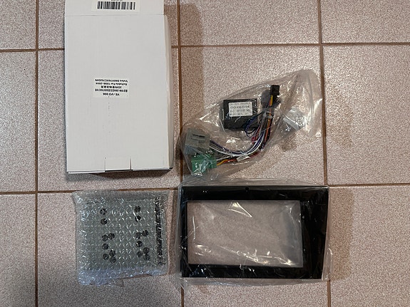 Volvo V70/S60 2-din kehys + adapteri