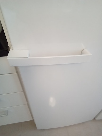 Miele jääkaapin/ pakastimen ovenkahva