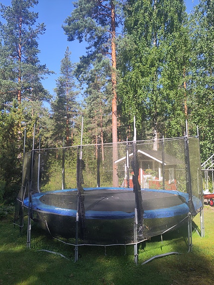Annetaan trampoliini